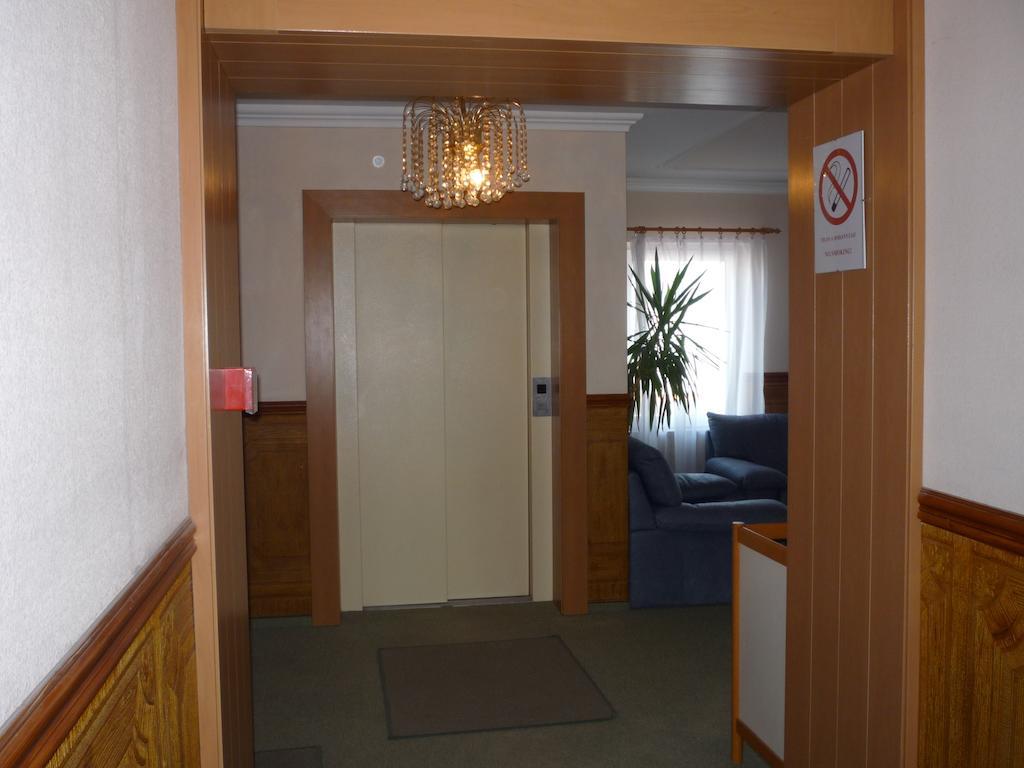Aero Hotel & Etterem Jakabszallas Ngoại thất bức ảnh