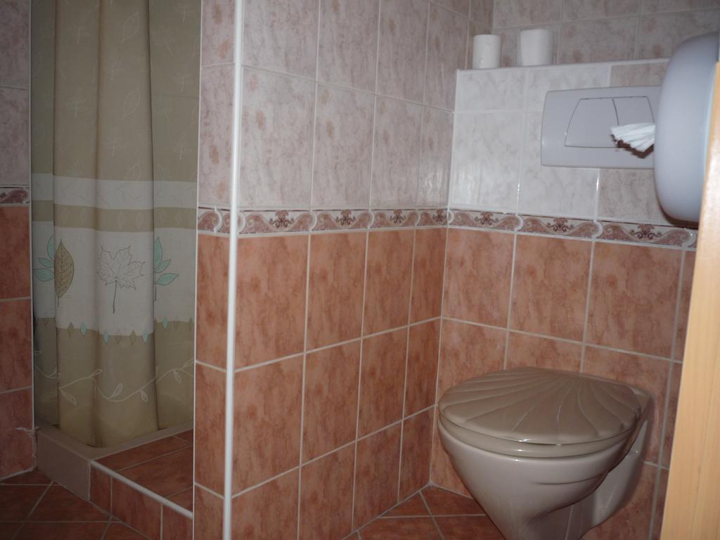 Aero Hotel & Etterem Jakabszallas Ngoại thất bức ảnh